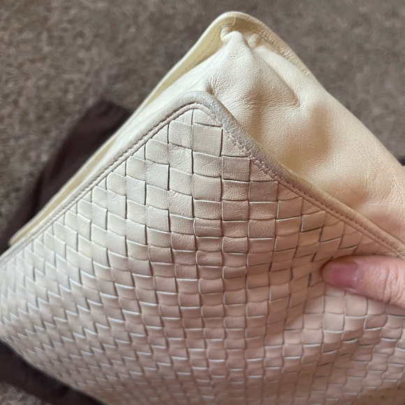 Bottega Veneta Cream Shoulder Bag - Picture 14 of 17